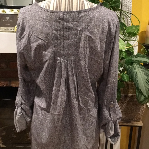 NWT GREY PRINT BOBEAU BLOUSE! - Picture 3 of 12